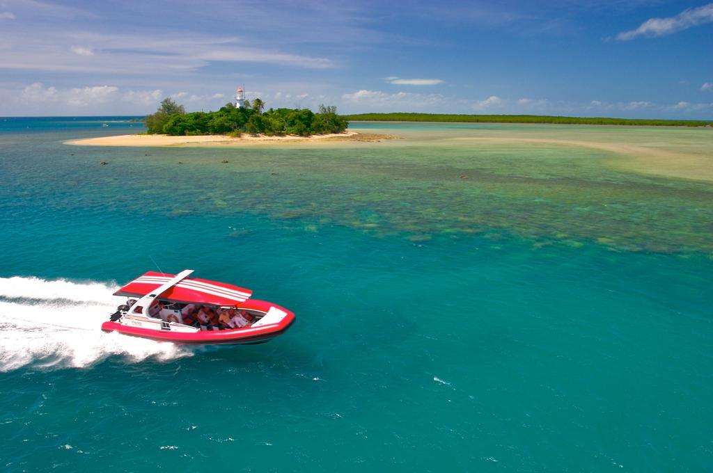 Апарт отель Martinique On Macrossan Порт Дуглас Экстерьер фото